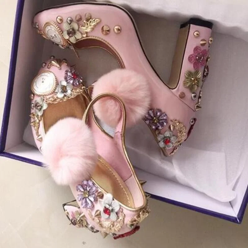 Zapatos de tacón grueso Mary J - Luxury Watch Square reseña y precio